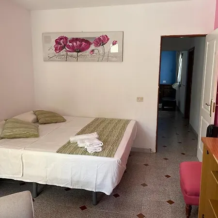 Habitacion, Cocina, Terraza Y Patio Compartir. * Corralejo